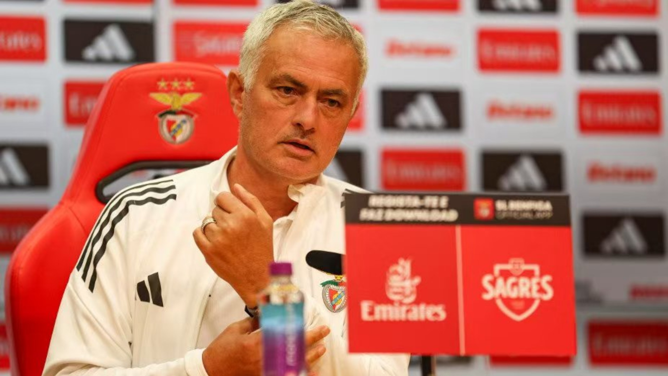 德布劳内连续五场比赛得分超过大比分领先赛前状态回暖引欢呼，连对手都承认：本菲卡今夜门线救险