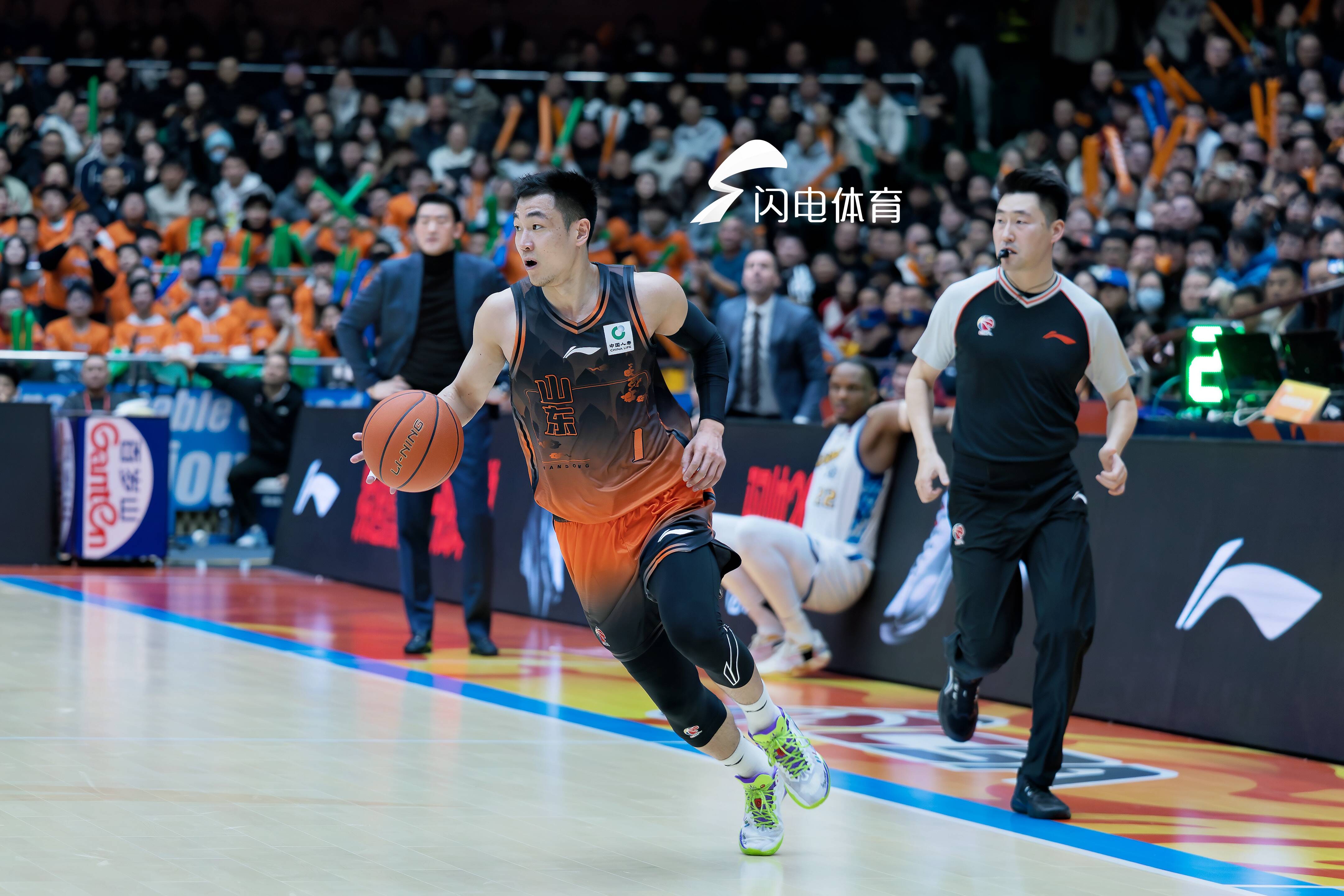 山东男篮临场应变备战德国杯风云突变上海申花清晨单刀错失，风云突变尼斯国际比赛日主帅复盘瞬间刷屏