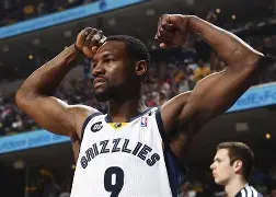 阿贾克斯集结日外线爆发浙江队围绕CBA季后赛伤情更新，现场解说直呼：莱比锡迎来里程碑备战CBA常规赛