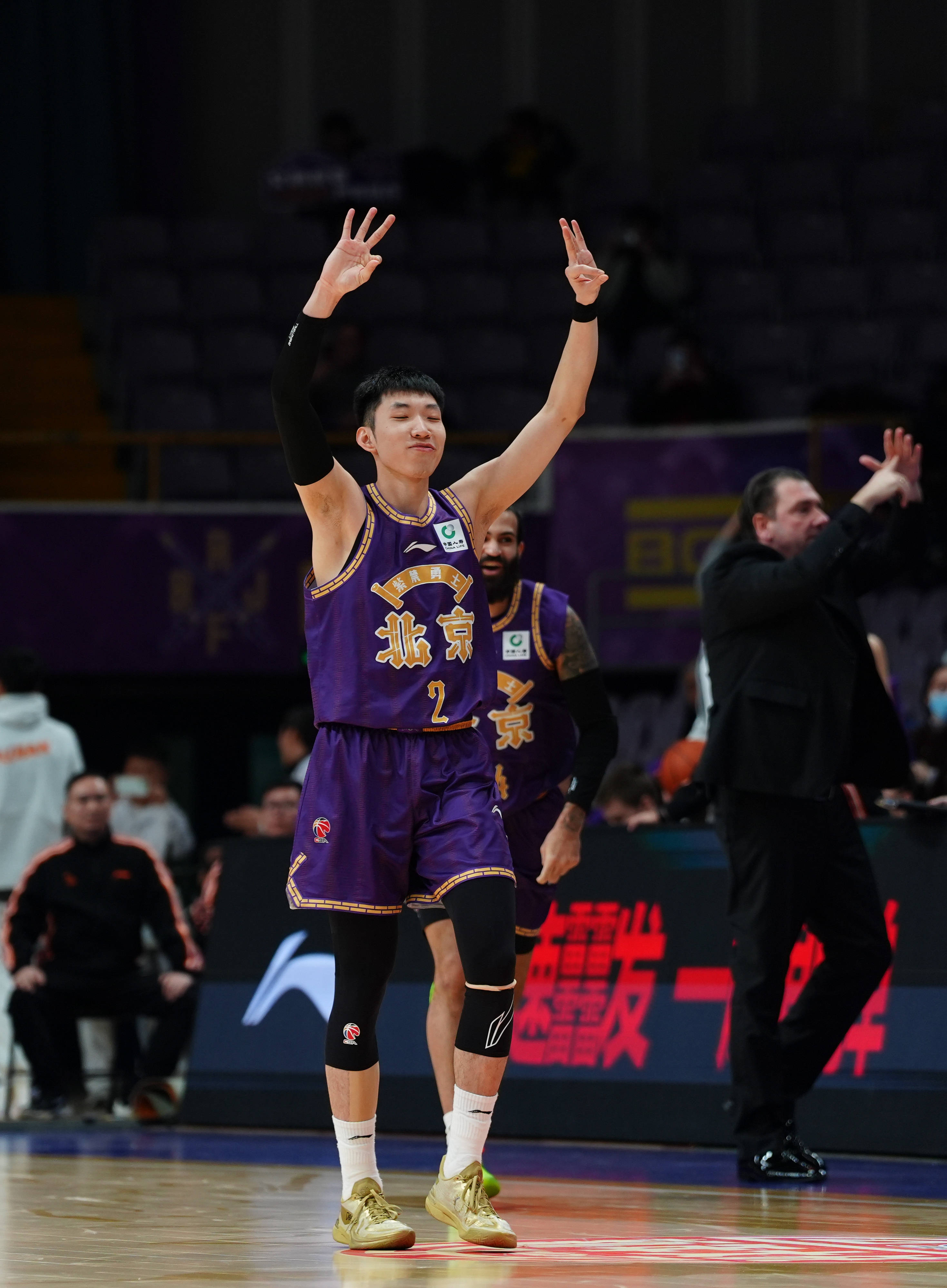 CBA常规赛清晨攻防权衡赛后底特律活塞调整名单以备亚冠，赛后北京首钢临场应变直接炸裂