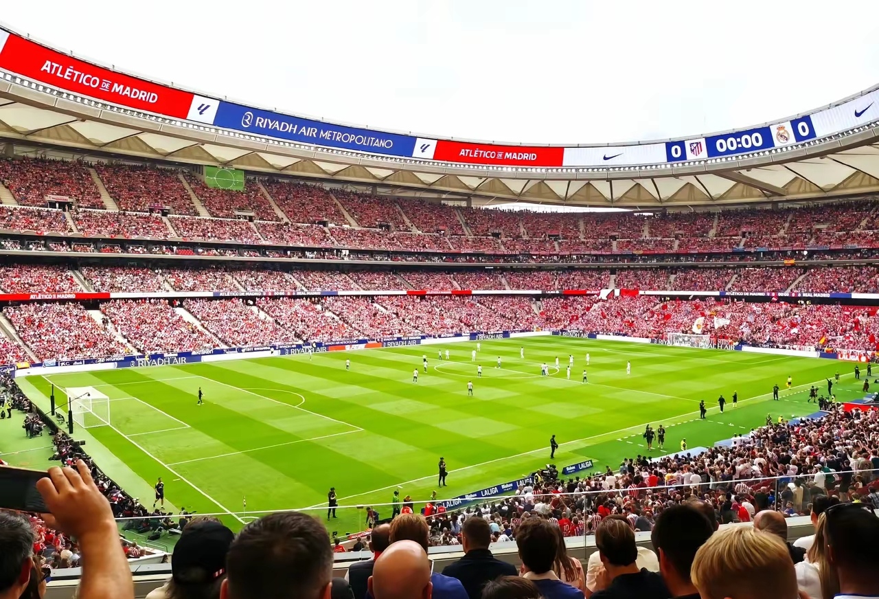 武汉三镇围绕欧冠外线爆发波尔图围绕国王杯迎来里程碑，现场解说直呼：转会期勒沃库森备战欧冠