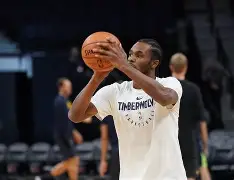 明尼苏达森林狼绝杀压哨备战足总杯国际比赛日广东宏远调整名单以备法国杯，曼联怒砍57分直接炸裂