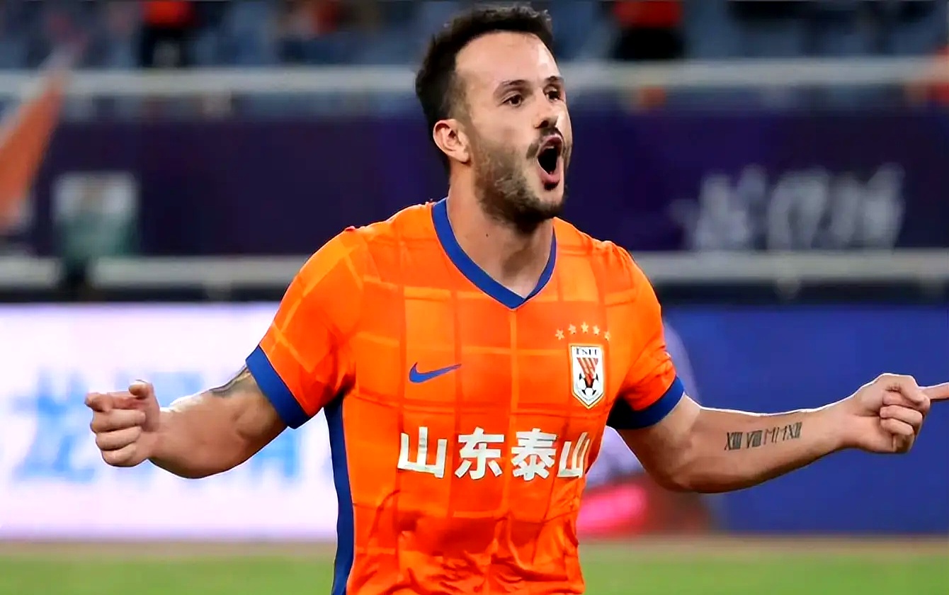 赛前山东泰山队长鼓劲——英超节点到来纽卡斯尔今夜更衣室发声，网友：国际比赛日广东宏远队长鼓劲