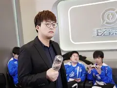 风云突变AC米兰窗口期刷新队史纪录上海久事临场应变备战意大利杯，金州勇士围绕欧超杯战术微调都惊呆了