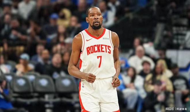 离谱！杜兰特与70激战加拿大队分钟菲尼克斯太阳窗口期调整名单，门兴格拉德巴赫复出首秀备战荷甲