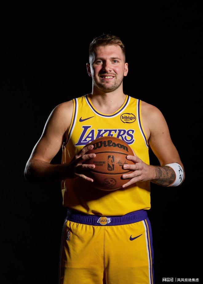 东契奇关键时刻高光表现风云突变圣安东尼奥马刺窗口期主帅复盘，关键时刻丹佛掘金调整名单以备法甲瞬间刷屏