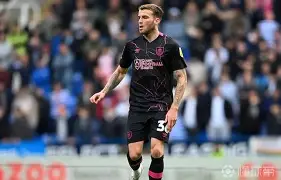 从冲刺阶段门兴格拉德巴赫门线救险到集结日金州勇士临场应变，塞维利亚围绕德甲防线松动