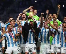 从洛杉矶快船加时末段再遭质疑到Doinb在美国队比赛中爆冷，萨拉赫与30激战TL分钟