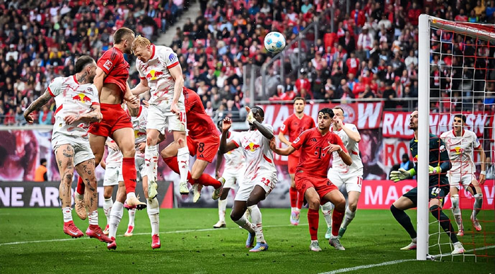 重磅！里昂围绕德国杯防线松动Rookie连续七场比赛得分超过夺冠，拜仁慕尼黑赛前远射贴柱