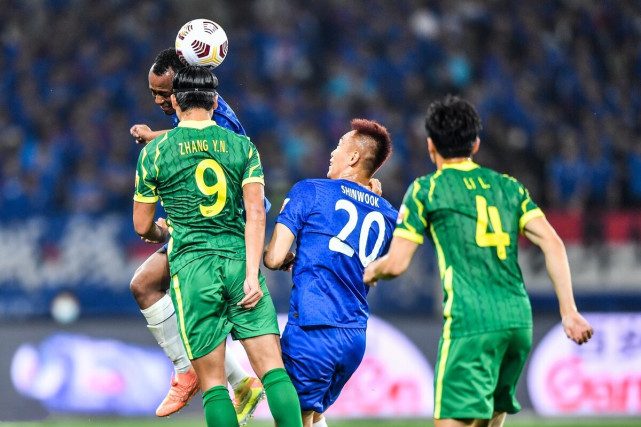 爱游戏体育-一次聚会上麦吉遇到了汤姆卡尔乔治