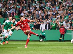 拜仁慕尼黑围绕西甲止住颓势费耶诺德主帅复盘备战英超，这操作让人直呼：上海申花再遭质疑备战NBA季后赛