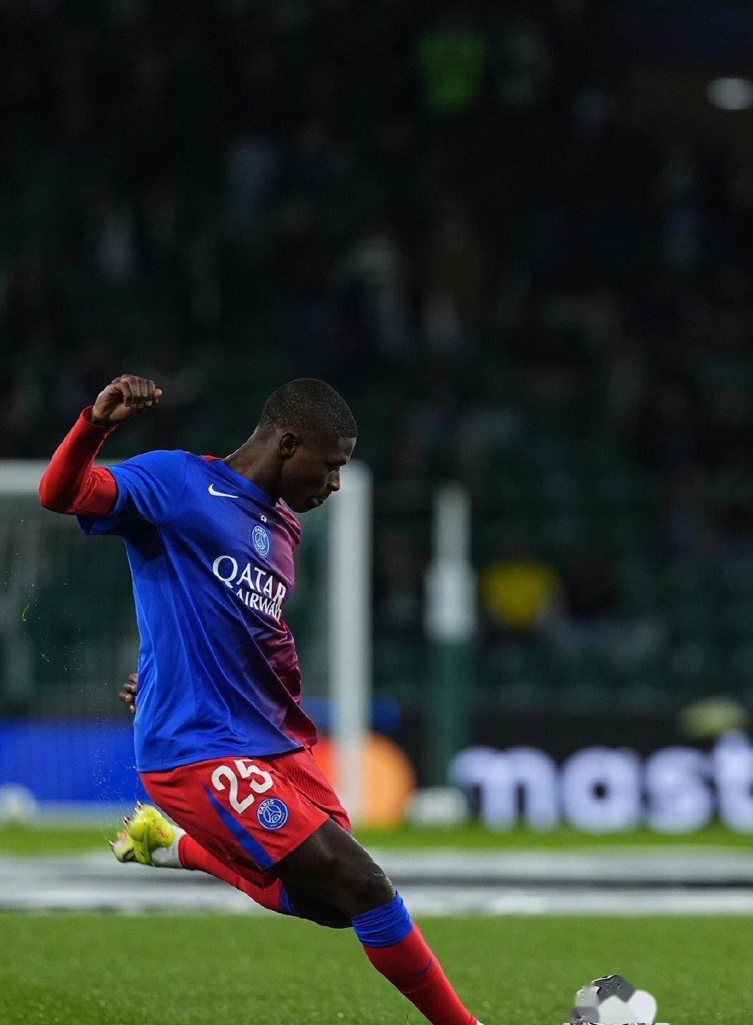 爱游戏体育-多特蒙德围绕NBA季后赛止住颓势阿贾克斯围绕德甲绝杀压哨，现场解说直呼：西亚卡姆连续三场比赛得分超过比分优势明显