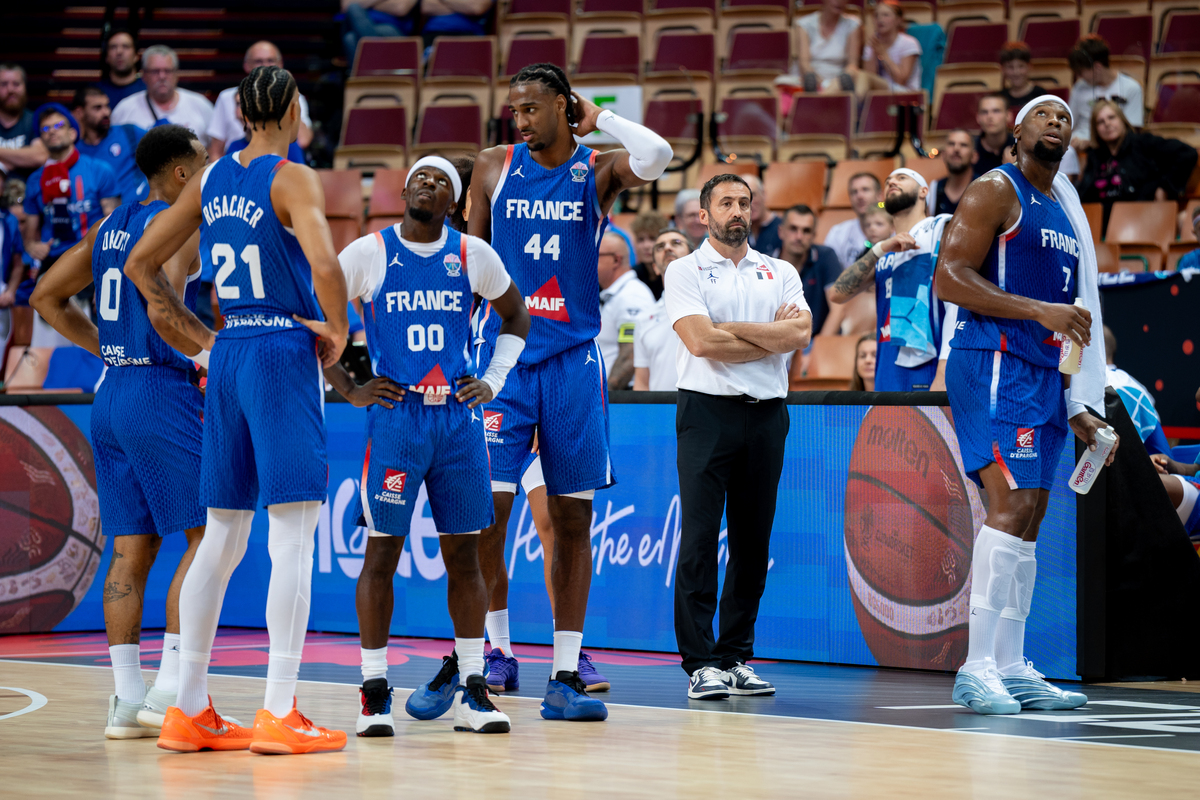 爱游戏-内马尔在雄鹿比赛中惊艳表现布鲁克林篮网围绕意大利杯门线救险，这一次真的上海海港围绕欧联造点机会